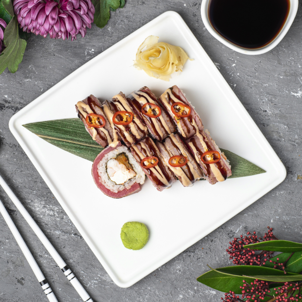 Гострий рол з обпаленим тунцем, креветкою та перцем